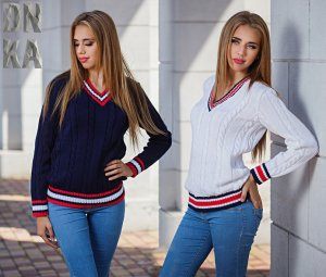 Свитера в женском гардеробе Pullover in der Garderobe einer Frau